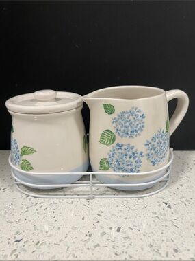 SEEDS & SUNSHINE Gorgeous Ceramic Blue Hydrangea Creamer and Sugar Lid Set Caddy